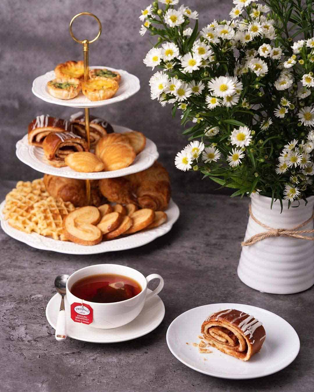 Twinings Herbal and Decaf Tea Bags Sampler - 50 Count, 25 Flavors - Gardenika Shop